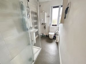 Shower room- click for photo gallery